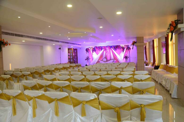 Oyo 5332 Hotel Parnil Palace 1