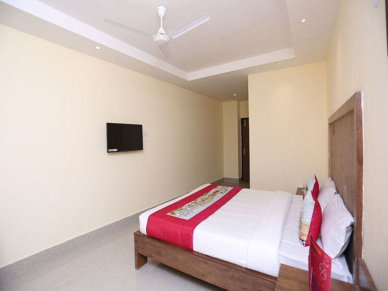 Oyo 9814 Hotel Parnil Palace 2