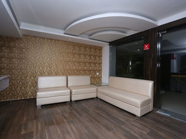 Oyo 9814 Hotel Parnil Palace 2