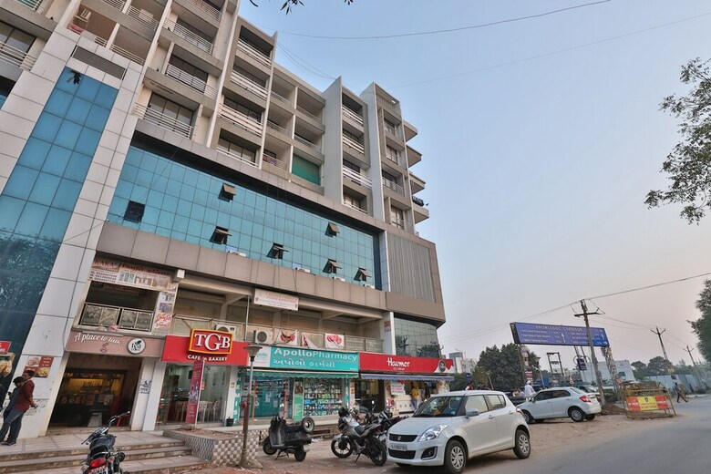 Oyo 11072 Hotel Kajri Residency