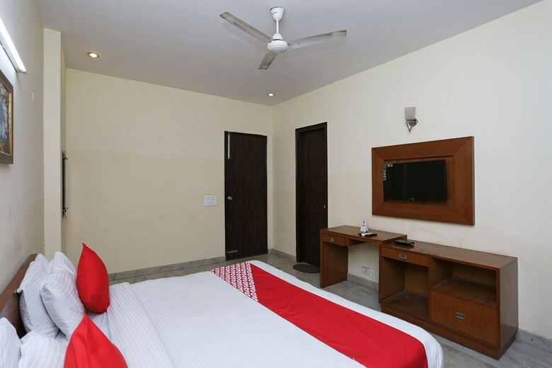 Hotel Oyo 350 Near Medanta