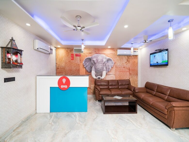 Oyo 8961 Hotel Rr Palace