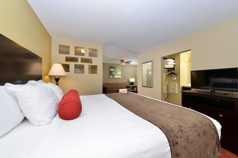 Hotel Quality Suites Nashville Airport