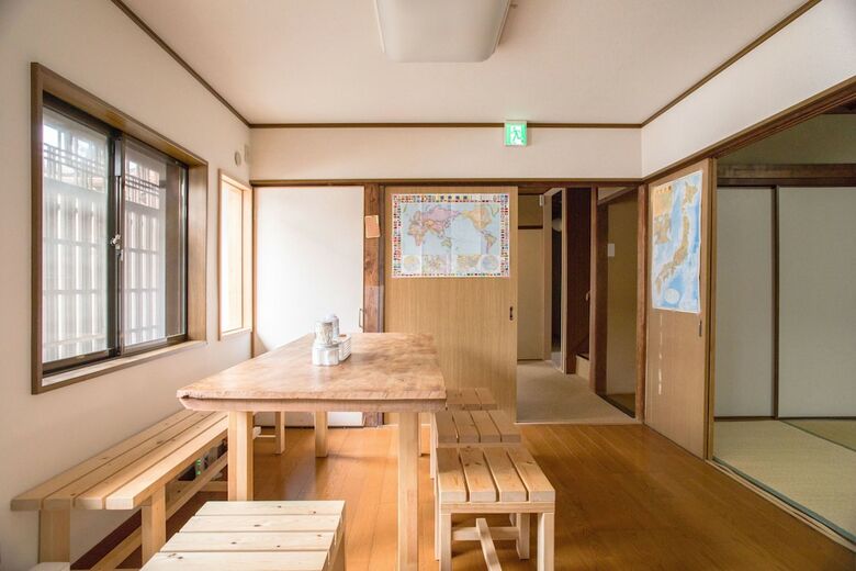 Hostal And Smiles Hostel