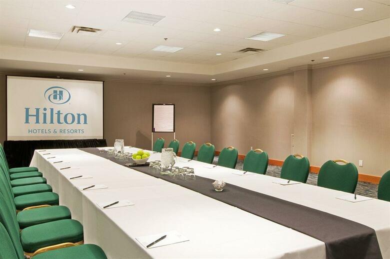 Hilton Toronto Airport Hotel & Suites