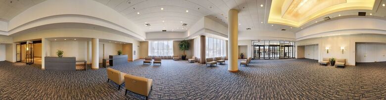 Hilton Toronto Airport Hotel & Suites