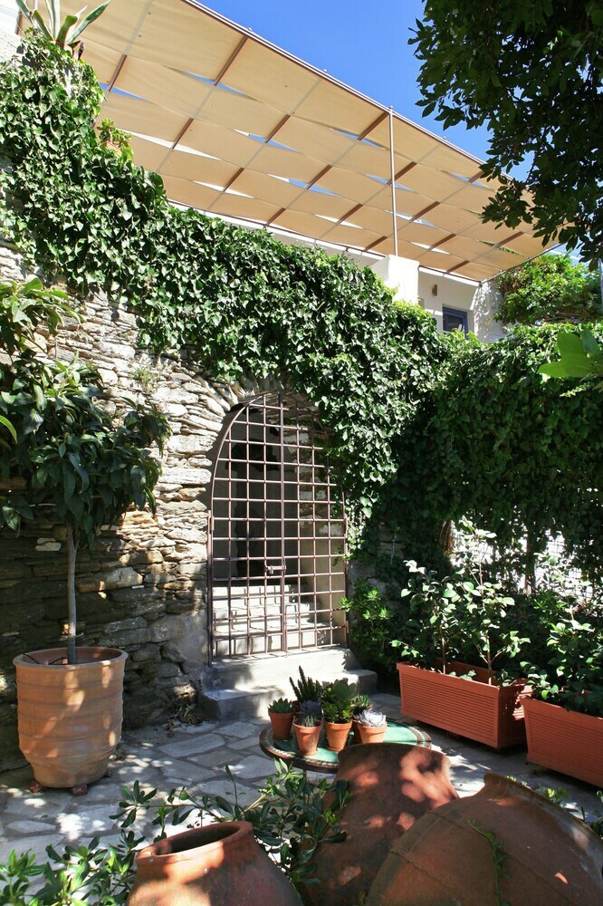 Tinos E Houses