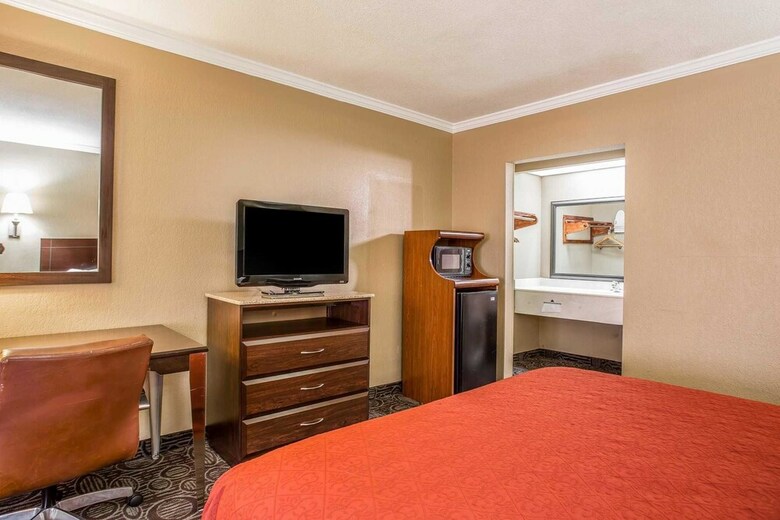 Hotel Quality Inn & Suites Ft. Jackson Maingate