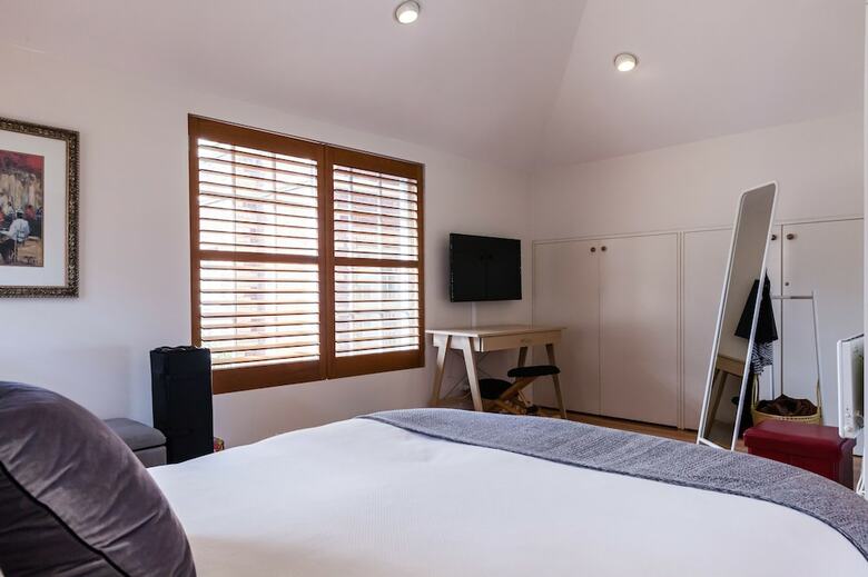 Vera, 1bdr South Melbourne Apartment