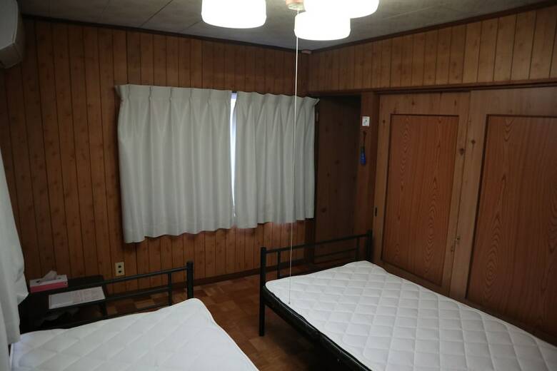 Hostal Tsushima Guest House - Hostel