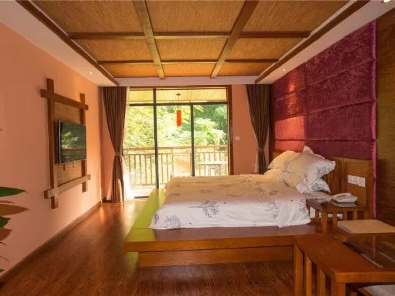 Hostal Bluesky Hotel & Resort