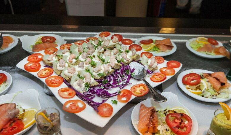 Apartamentos Albatros Residence - Lunch And Dinner