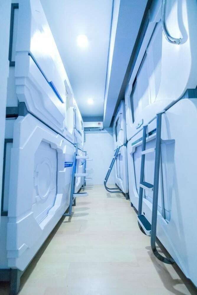 Seaview Capsule Hotel - Hostel