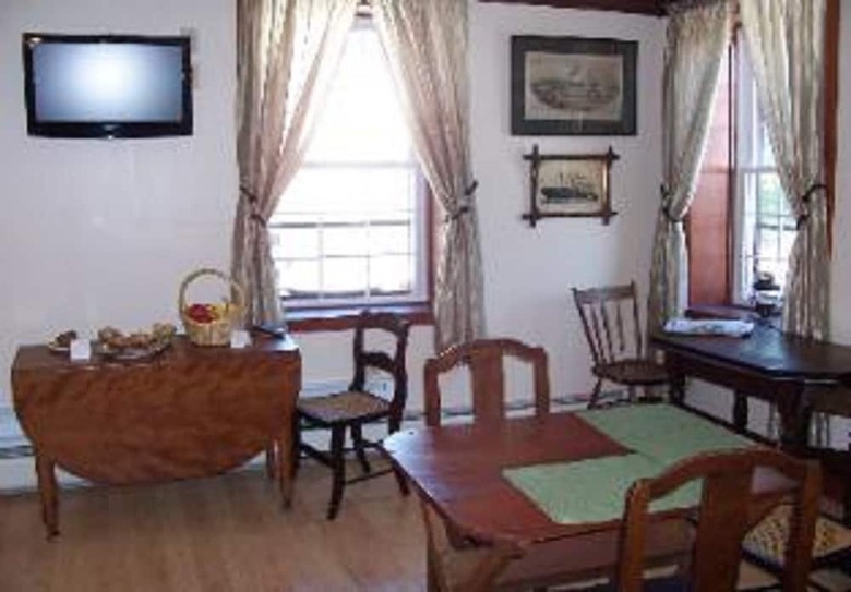 Bed & Breakfast Old Winterport Commercial House