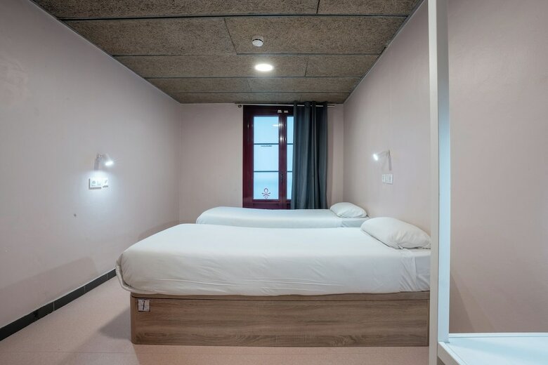 Hostal Ideal Youth Hostel