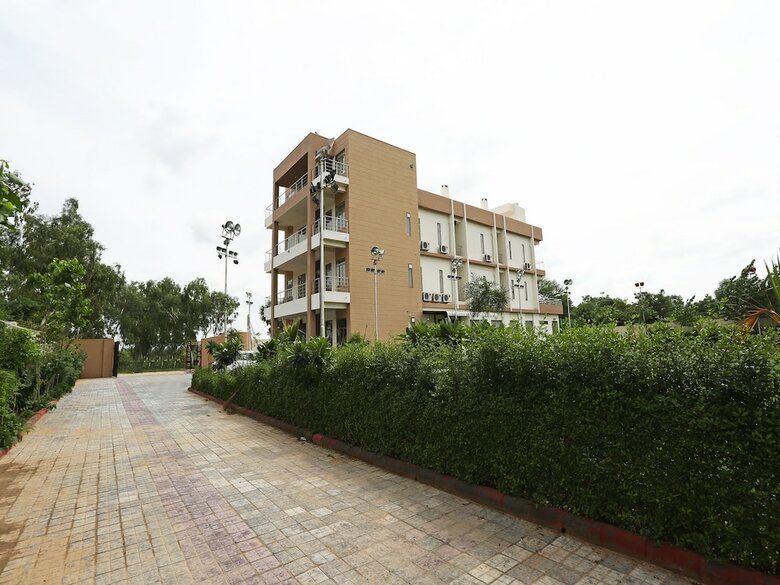 Hotel Oyo 9140 Maharana Greens