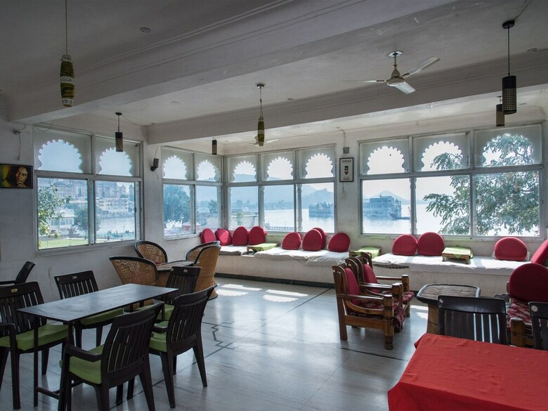 Oyo 10704 Hotel Lake Haveli