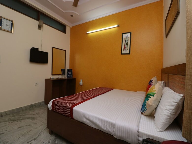 Oyo 10113 Hotel New Corporate Residency