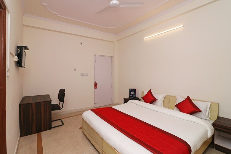 Hotel Oyo 11452 Golden Castle Lodge
