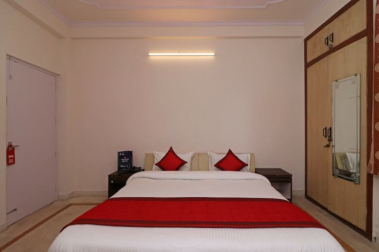 Hotel Oyo 11452 Golden Castle Lodge