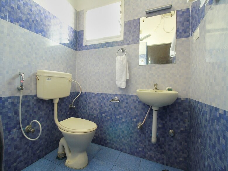 Oyo 10551 Hotel Rj Grand