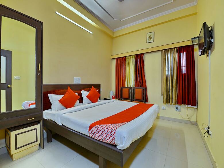 Oyo 11415 Hotel Raj Laxmi