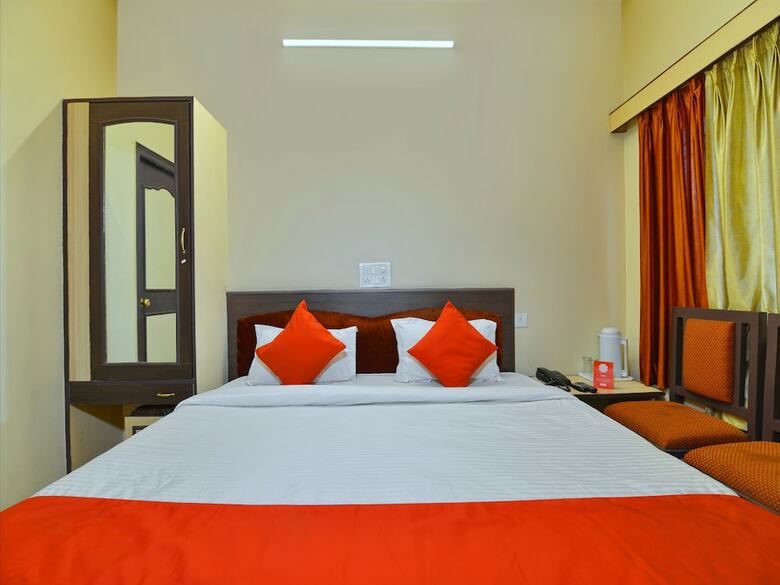 Oyo 11415 Hotel Raj Laxmi