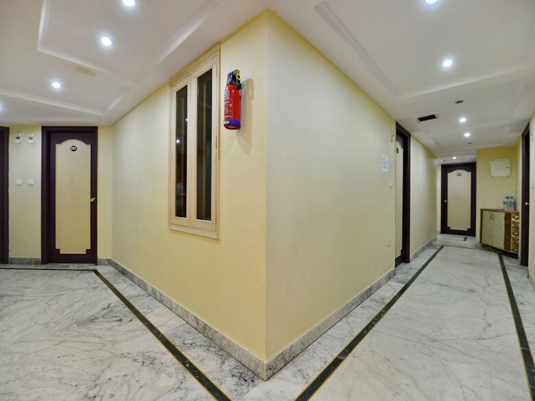 Oyo 11415 Hotel Raj Laxmi