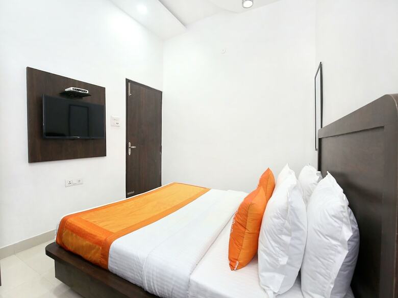 Hotel Oyo 11421 Regal Residency