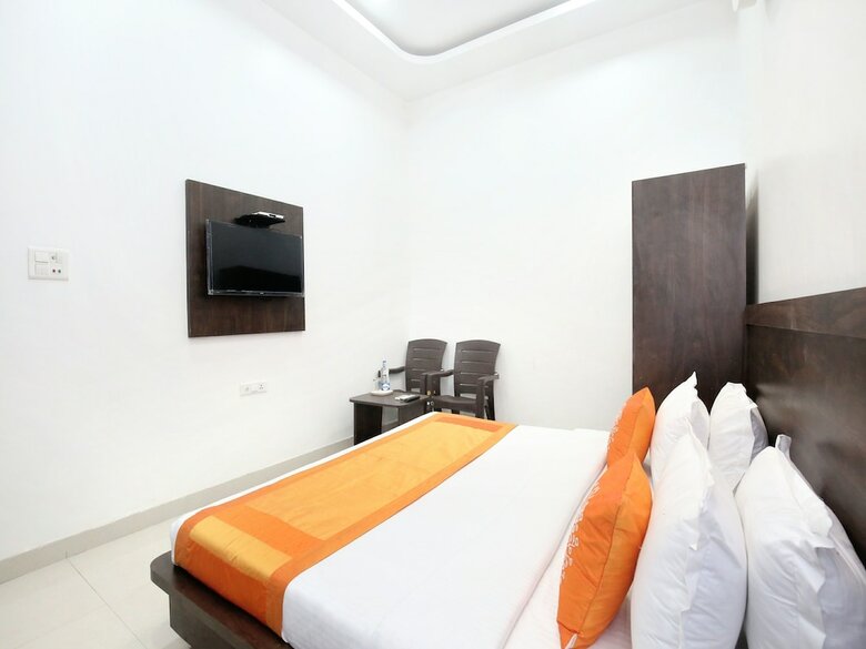 Hotel Oyo 11421 Regal Residency