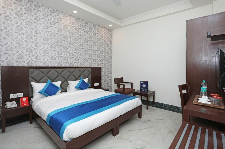 Oyo 11044 Hotel Tulip Suites
