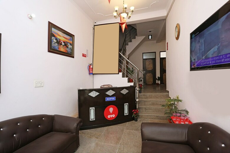 Hotel Oyo 11504 N D Star Residency