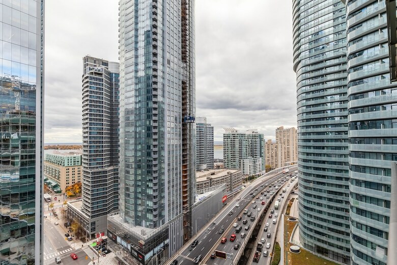 Apartamentos Simply Comfort. Maple Leaf Square