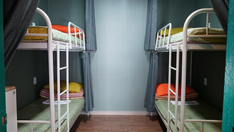 Hostal Party Guesthouse - Hostel
