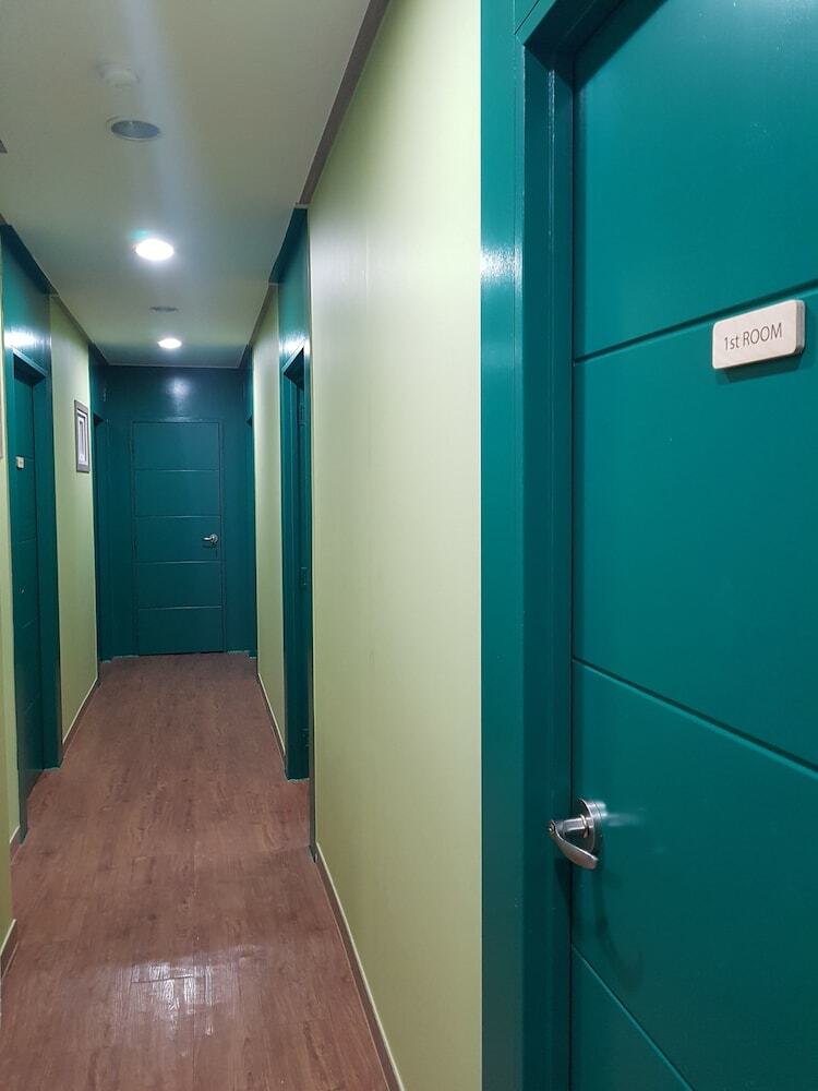 Hostal Party Guesthouse - Hostel
