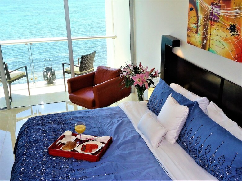 Aparthotel Tu Mirada Al Mar Beachfront Tower & Spa (3 Bedroom Condos)
