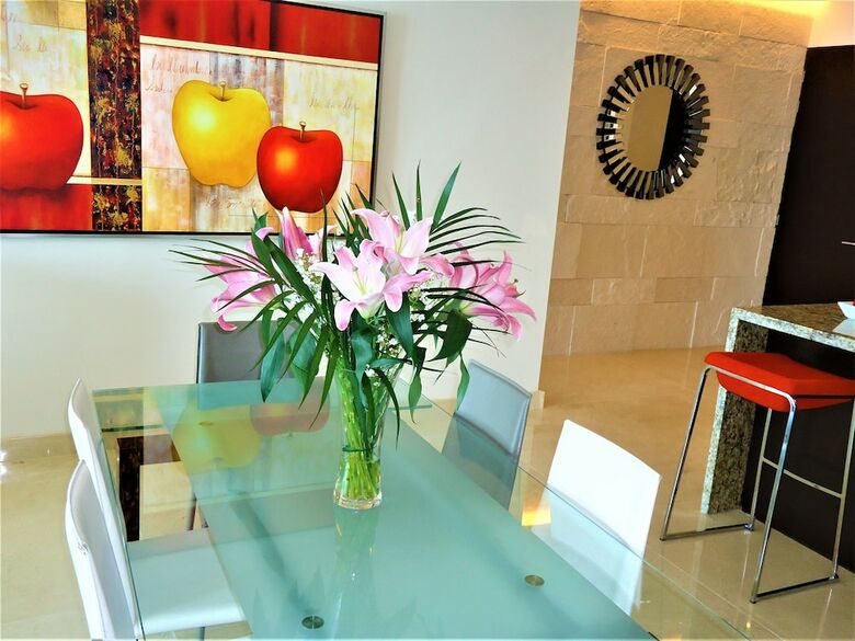 Aparthotel Tu Mirada Al Mar Beachfront Tower & Spa (3 Bedroom Condos)
