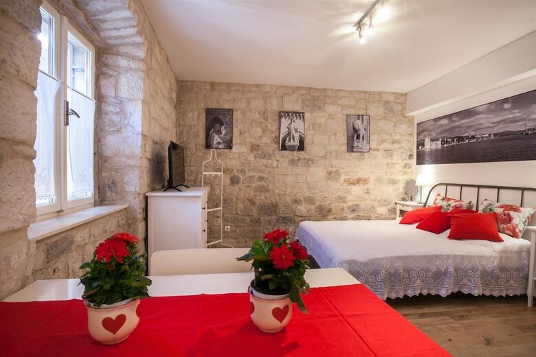 Apartment And Room Ursa