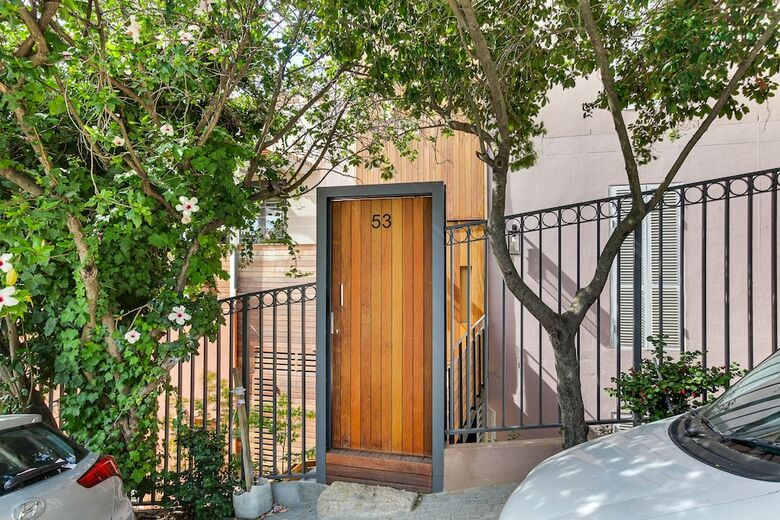 53 On Napier - Three Bedroom Apartment, Sleeps 6
