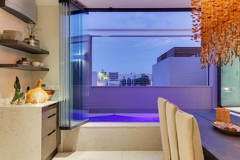 53 On Napier - Three Bedroom Apartment, Sleeps 6