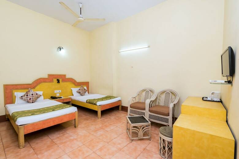Hotel Oyo 7222 Chowdhury's Estates