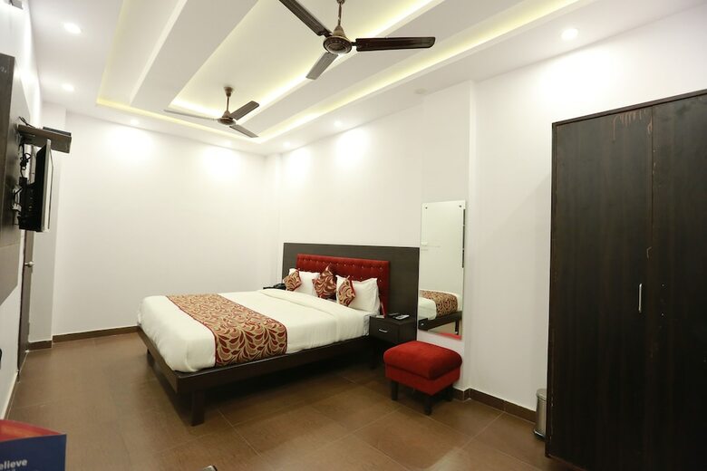Oyo 6780 Hotel Shiva Grand