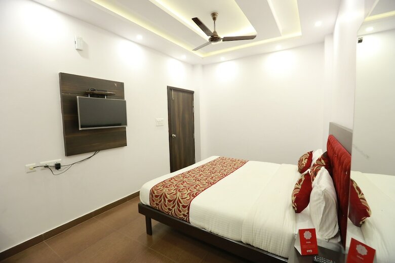 Oyo 6780 Hotel Shiva Grand