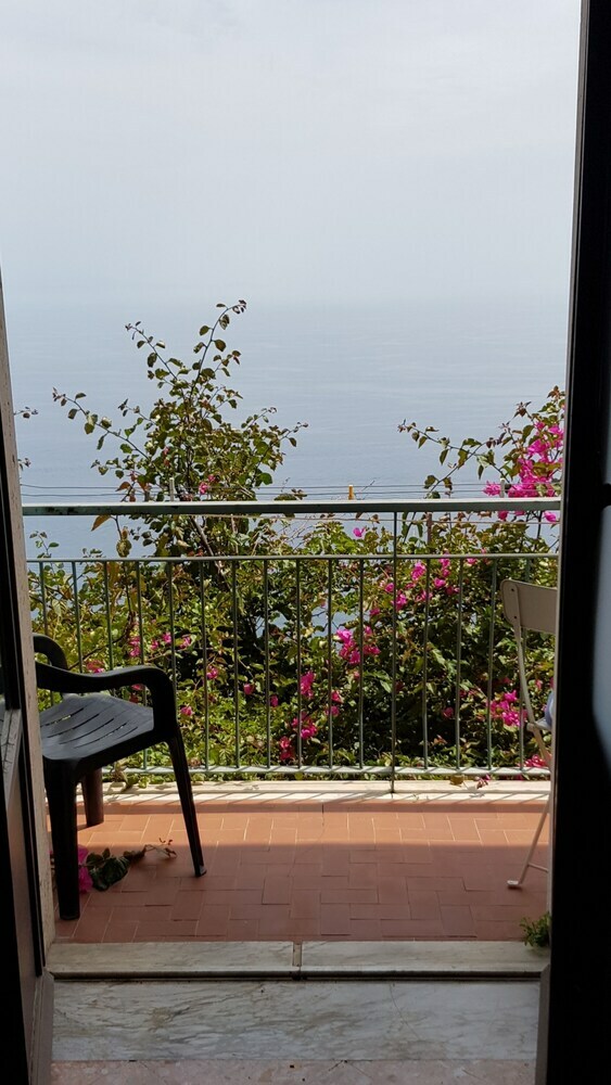 Amalfi Hills Country Hotel
