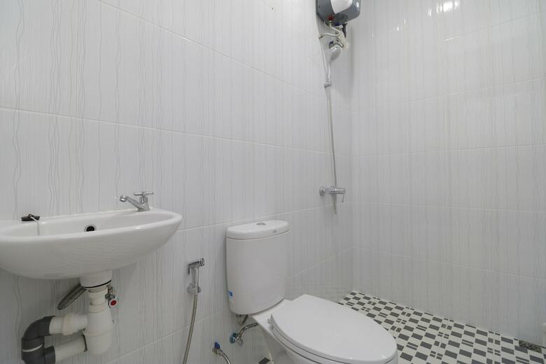 Hotel Reddoorz Plus Near Kepri Mall