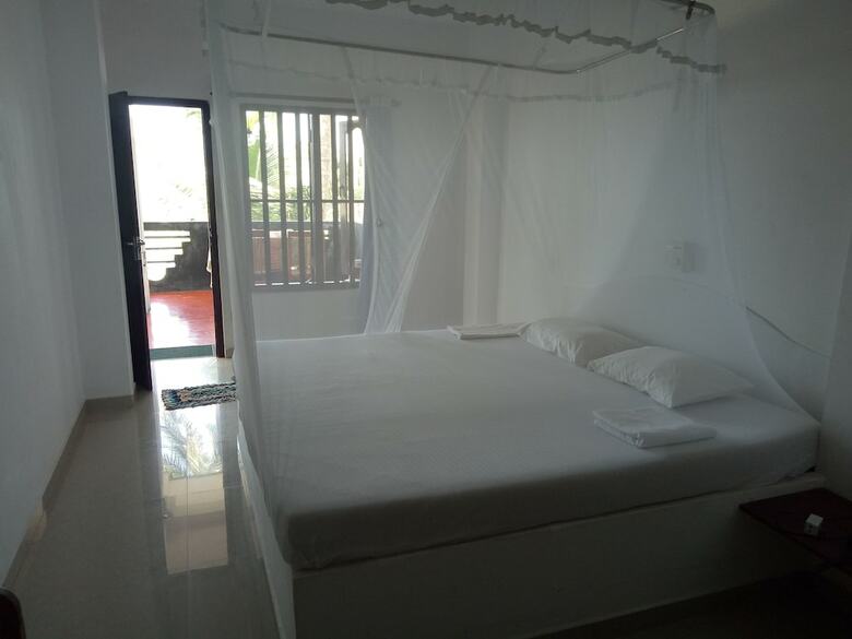 Villa Githmini Beach Guest House & Toures