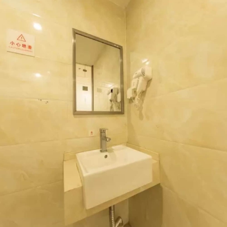 Oyo 8011 Hotel