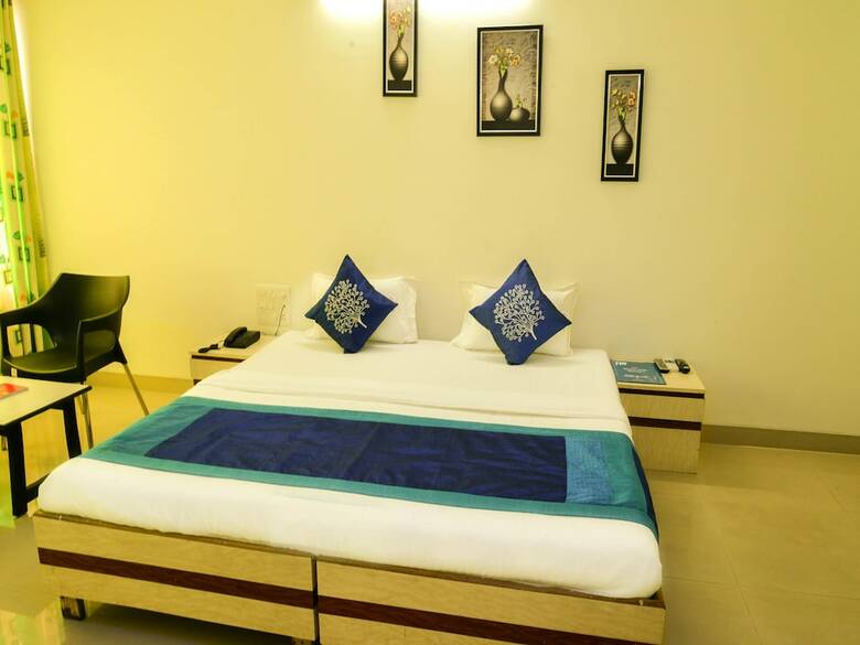 Oyo 4387 Hotel Theem Plaaza
