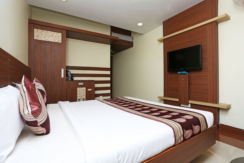 Oyo 10392 Hotel Corbiz Tower