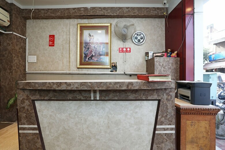 Oyo 1379 Hotel Hkj International